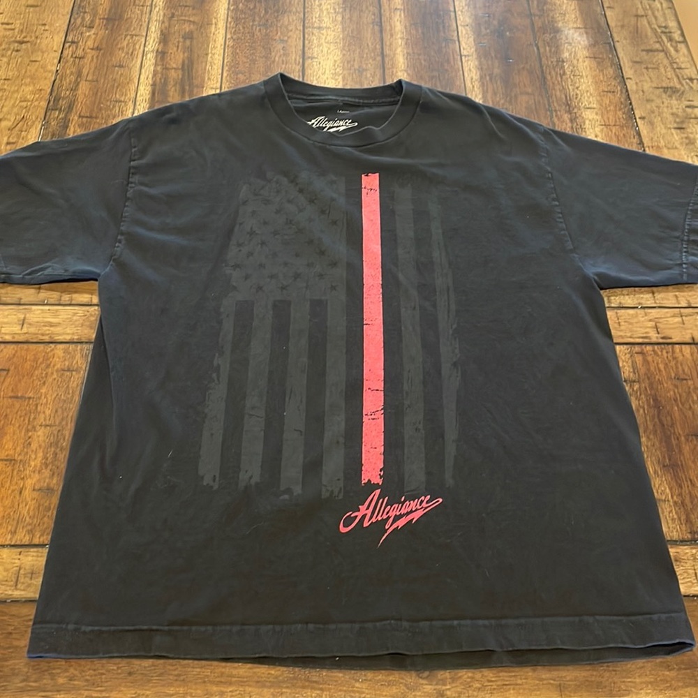 3/$15🔴 Men’s Thin Red Line Allegiance Tee-Shirt Size Large